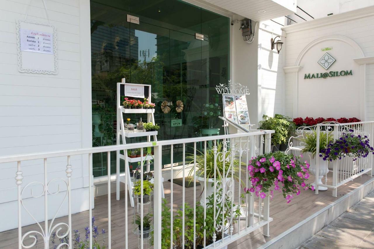 Mali @Silom Boutique Hotel Банкок Екстериор снимка