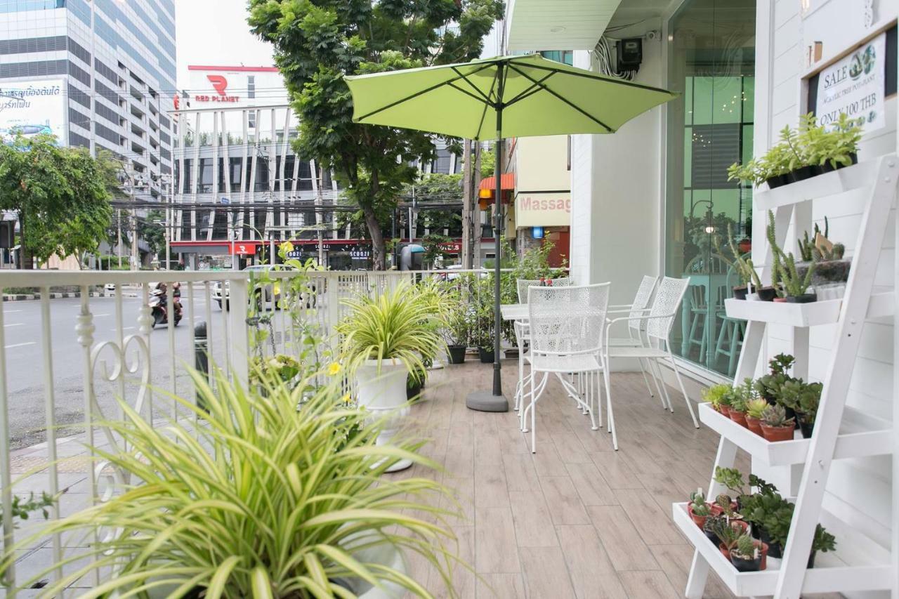 Mali @Silom Boutique Hotel Банкок Екстериор снимка
