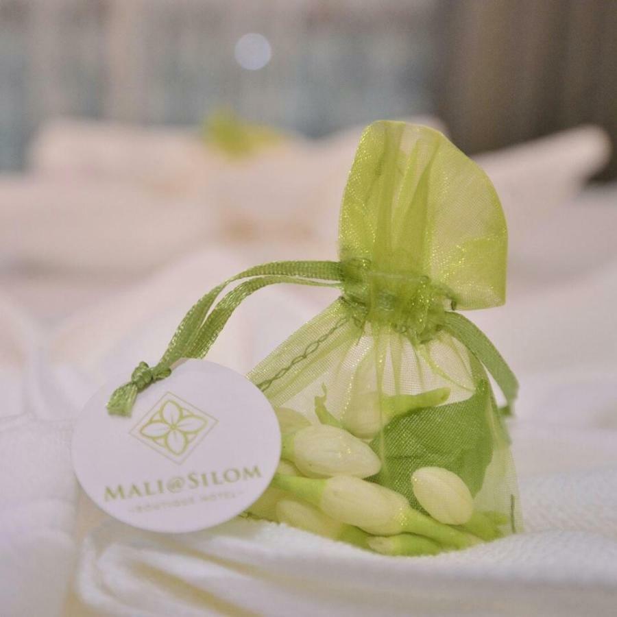 Mali @Silom Boutique Hotel Банкок Екстериор снимка