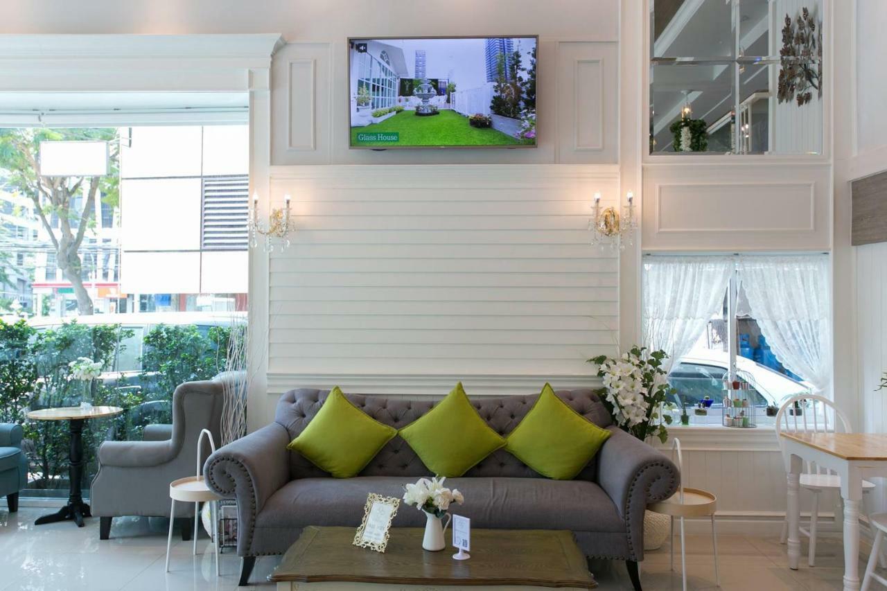 Mali @Silom Boutique Hotel Банкок Екстериор снимка