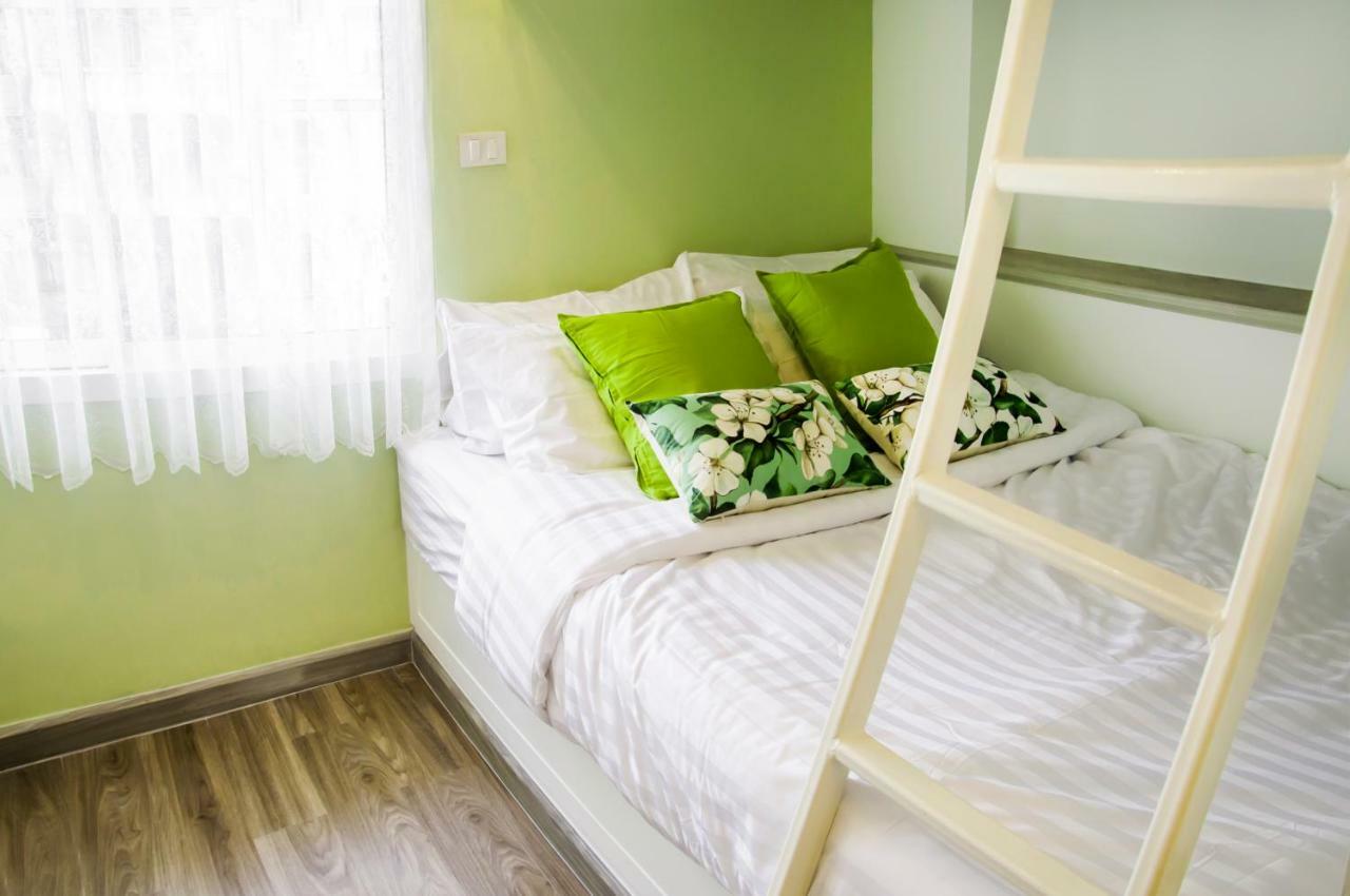 Mali @Silom Boutique Hotel Банкок Екстериор снимка