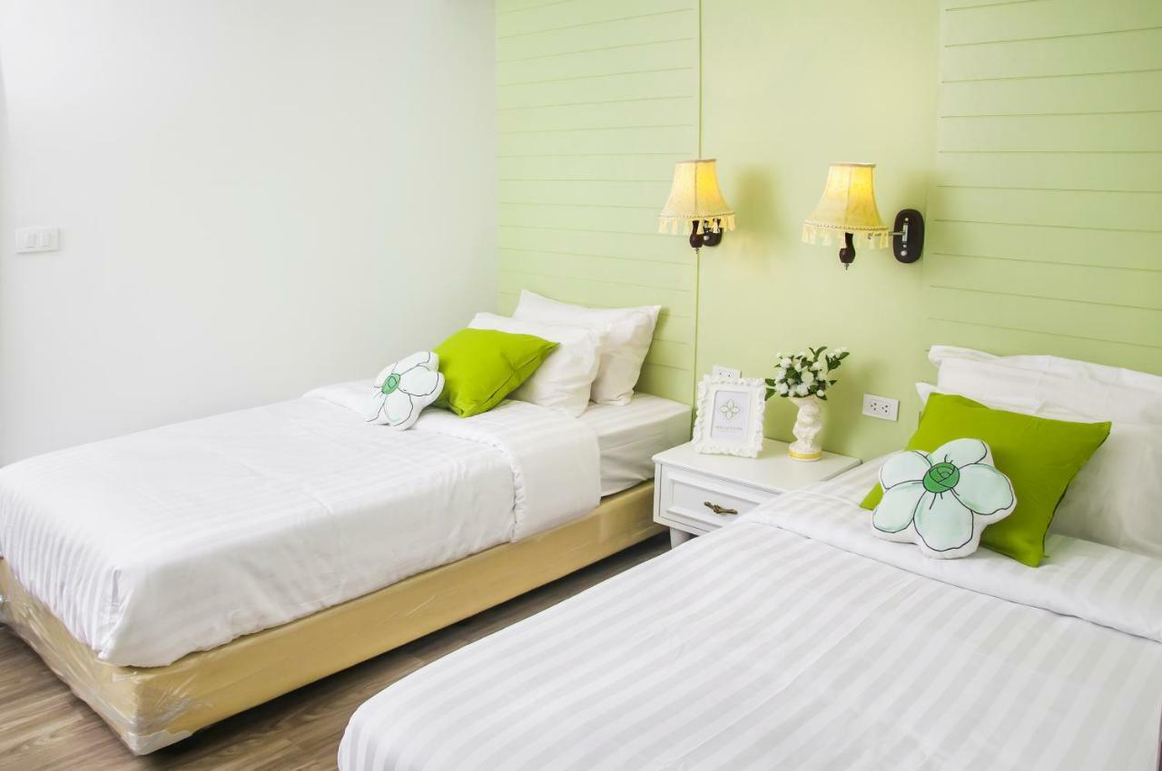 Mali @Silom Boutique Hotel Банкок Екстериор снимка