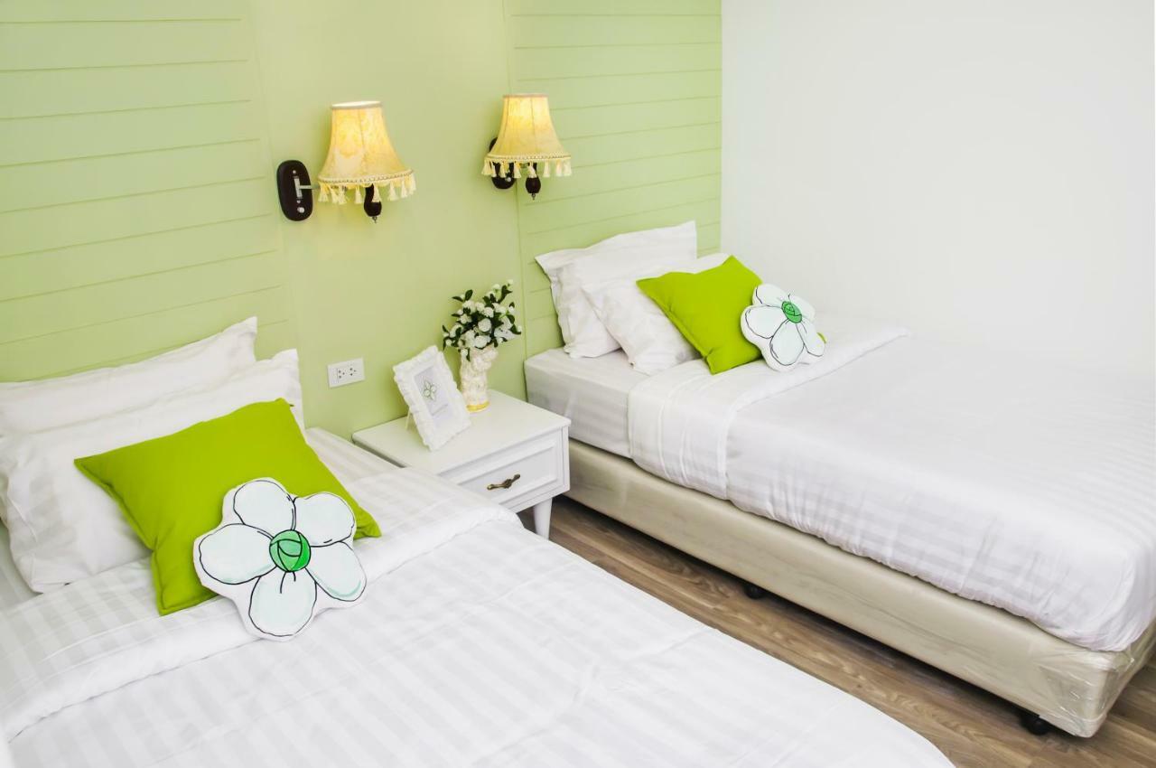 Mali @Silom Boutique Hotel Банкок Екстериор снимка